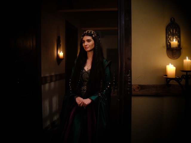 Tuba Büyüküstün in Rise of Empires: Ottoman